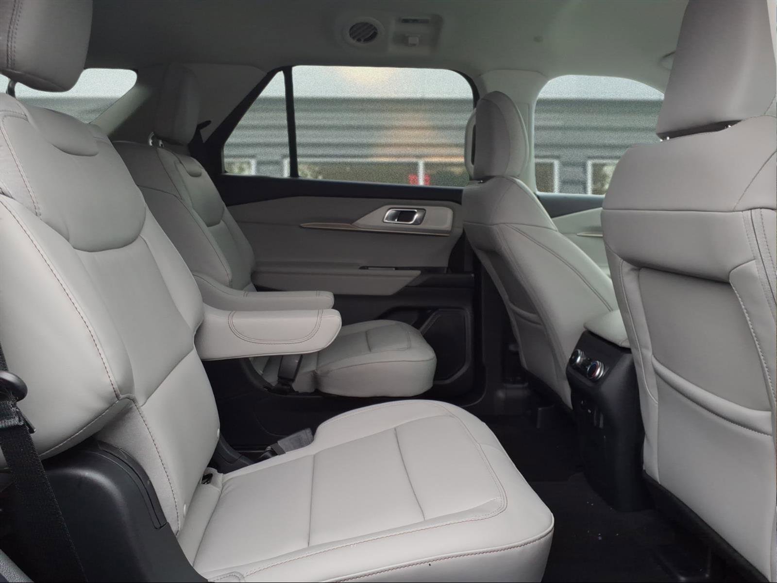 New 2026 Ford Explorer Active w/ Active Comfort Package AWD/4WD image 7
