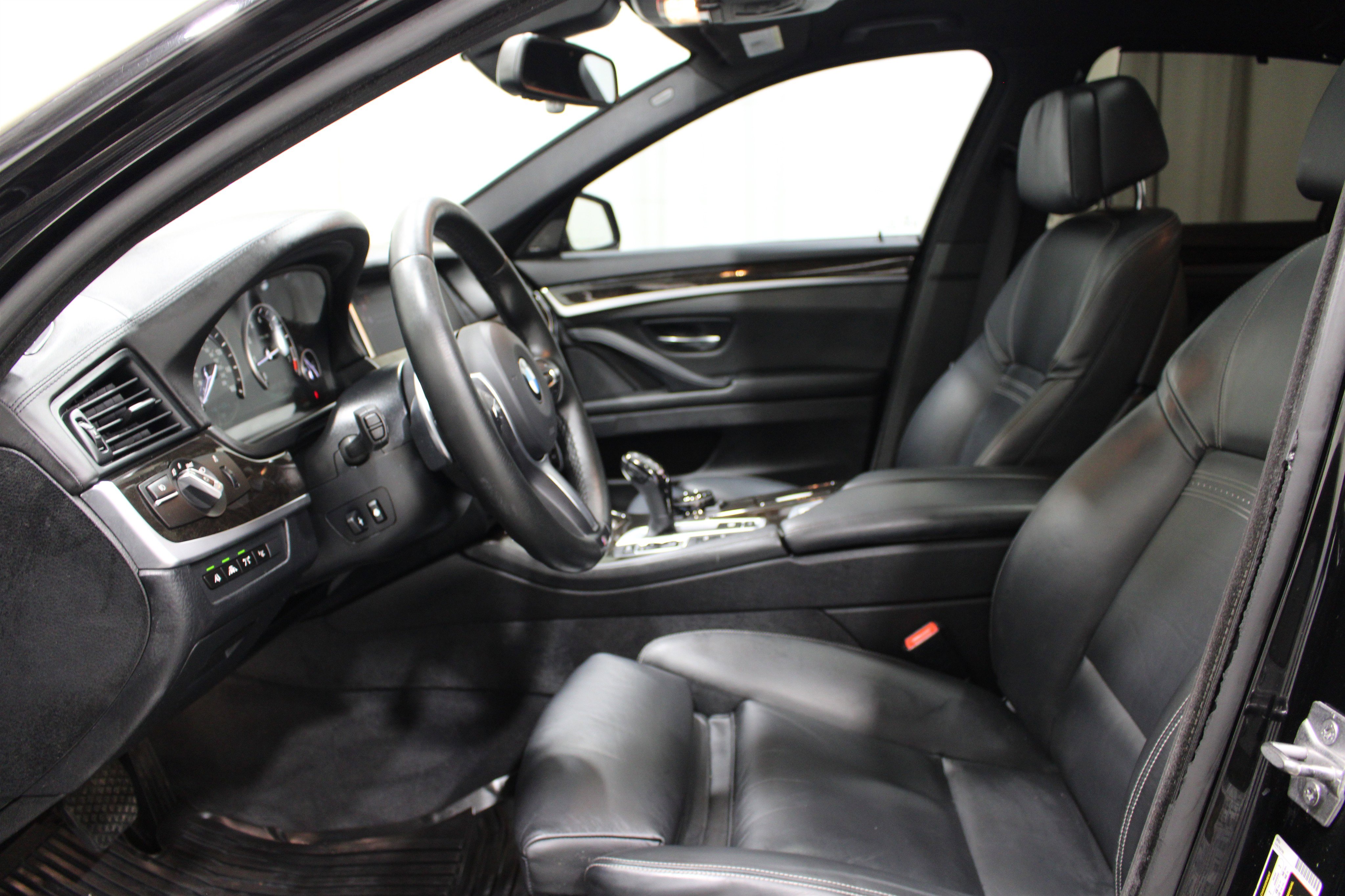 Used 2016 BMW 550i xDrive Sedan AWD/4WD image 3