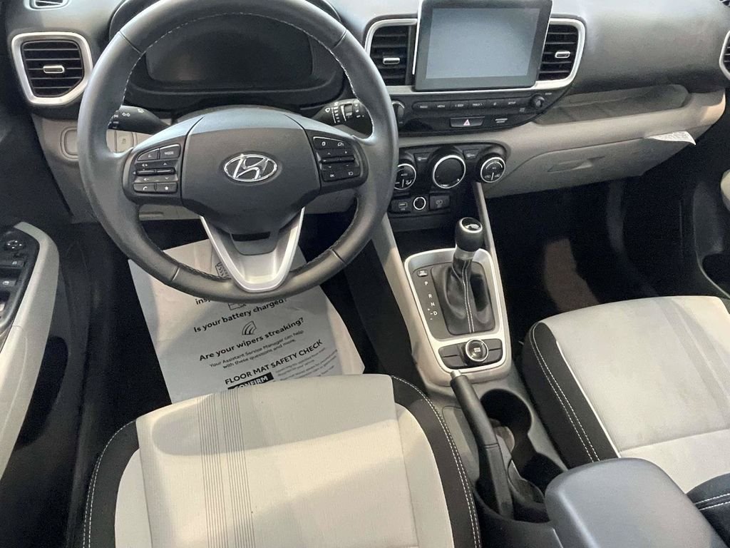 New 2025 Hyundai Venue SEL FWD image 9