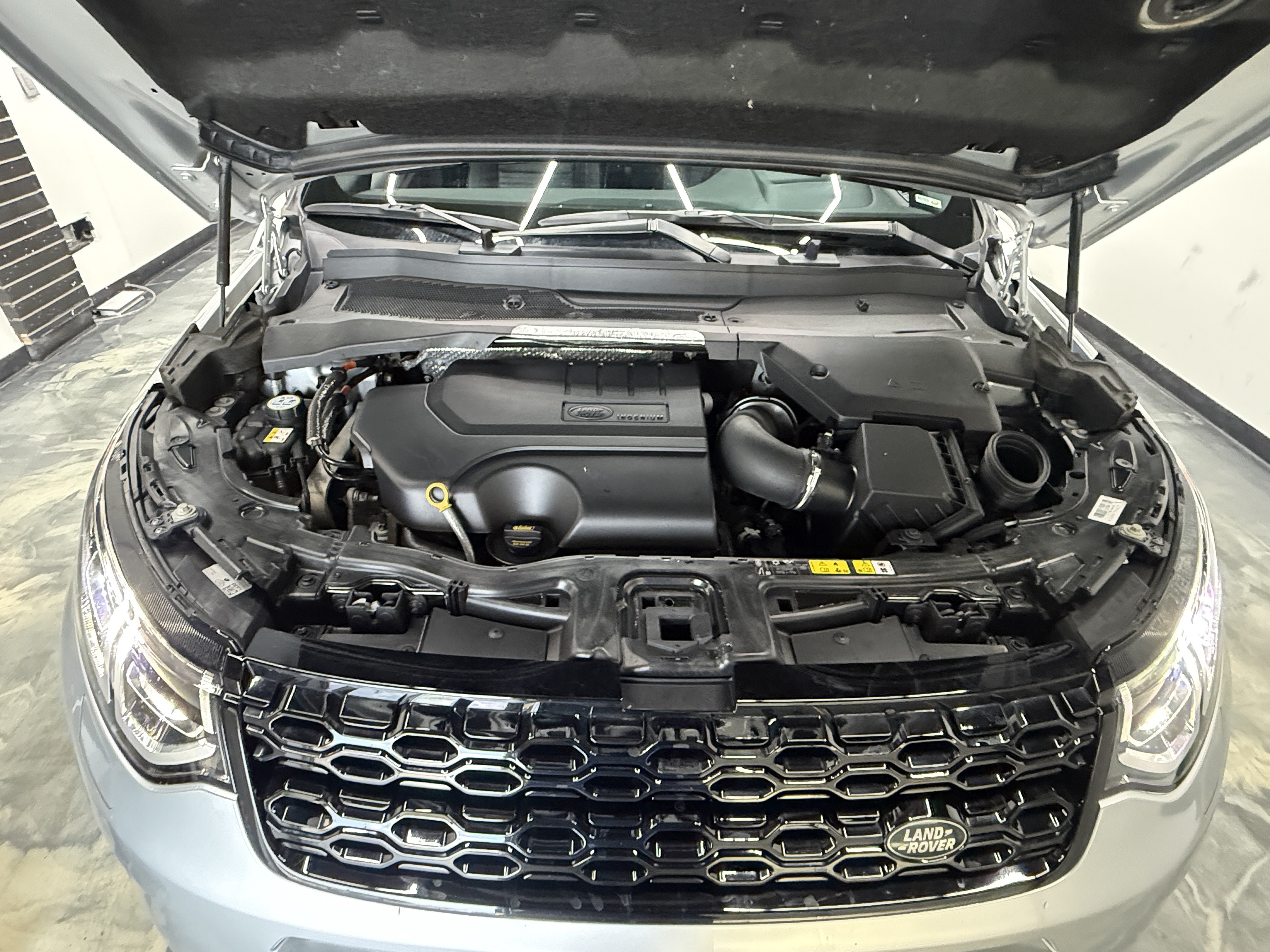Used 2020 Land Rover Discovery Sport S R-Dynamic AWD/4WD image 30
