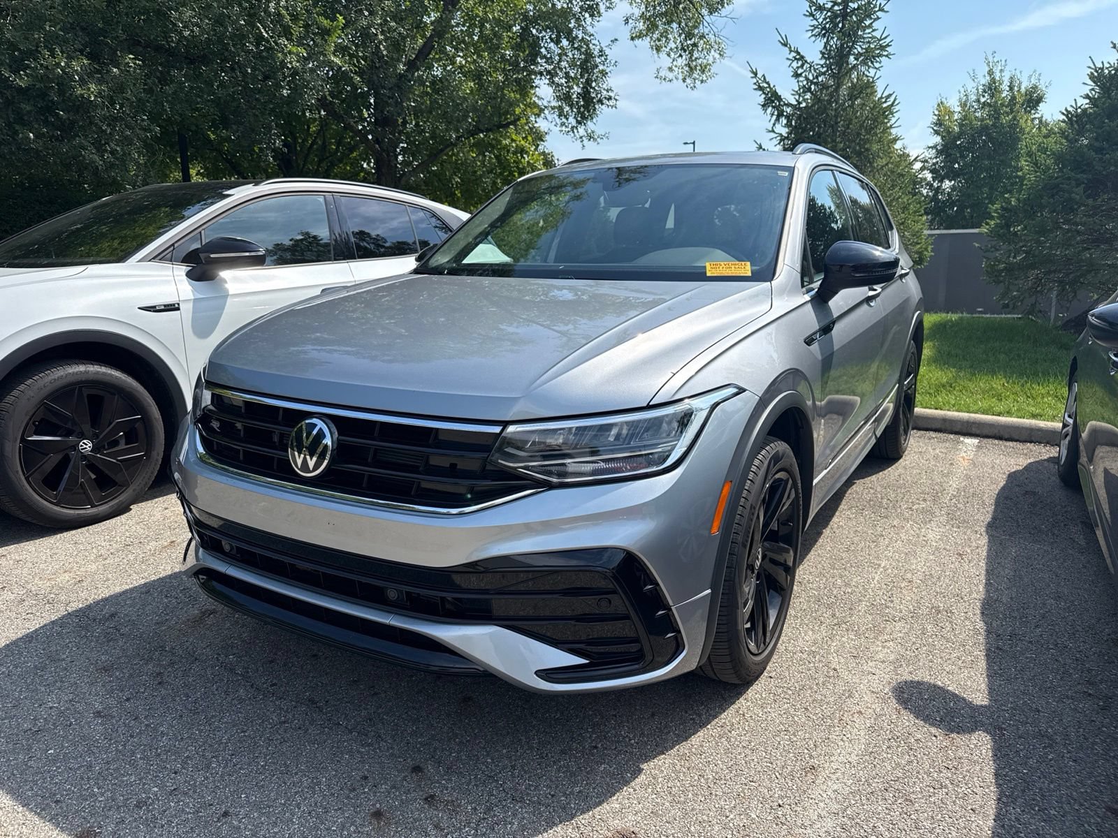 Used 2024 Volkswagen Tiguan SE R-Line AWD/4WD image 1