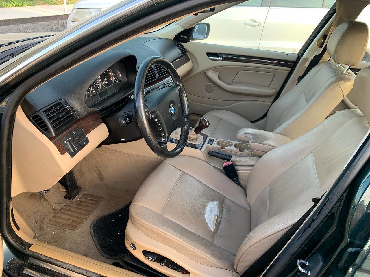 Used 2002 BMW 330xi Sedan image 4