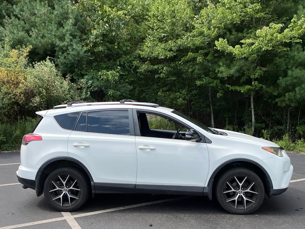 Used 2018 Toyota RAV4 SE w/ Power Extra Value Package AWD/4WD image 33