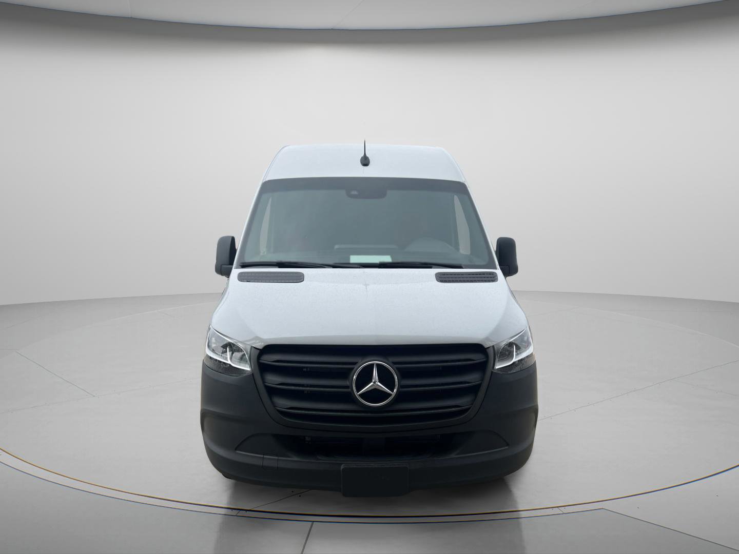 Used 2024 Mercedes-Benz Sprinter 2500 image 4