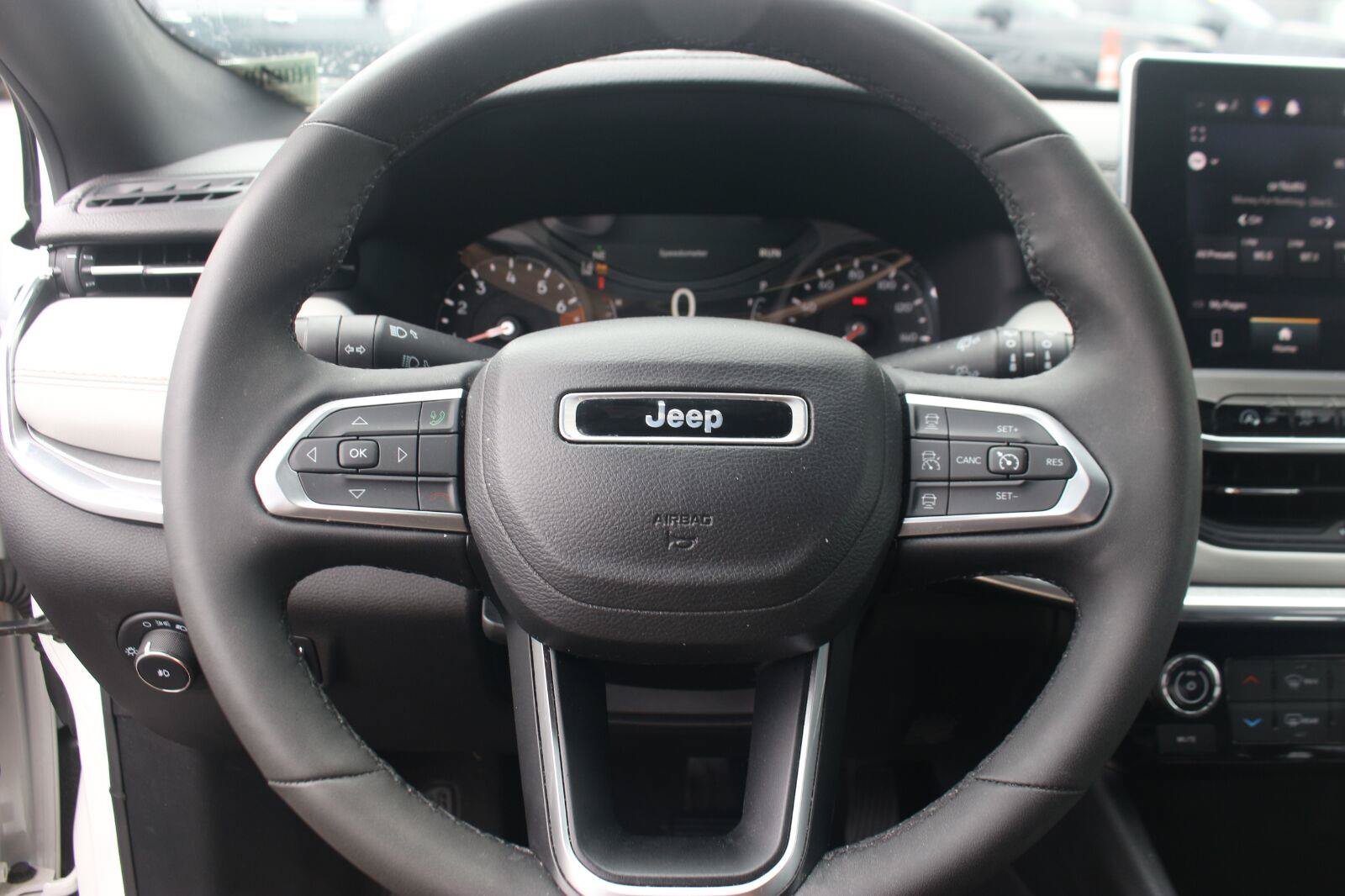 Used 2023 Jeep Compass Limited AWD/4WD image 17