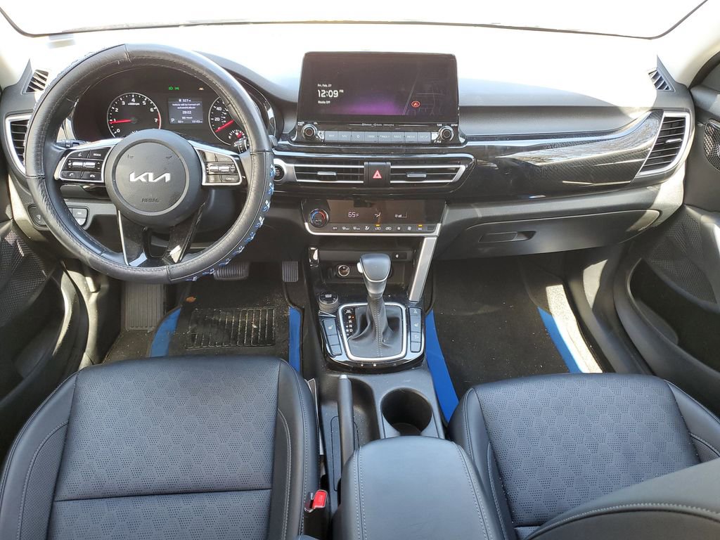 Certified 2023 Kia Seltos EX image 11