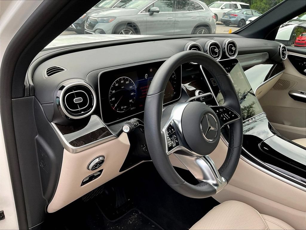 Used 2025 Mercedes-Benz GLC 300 image 5