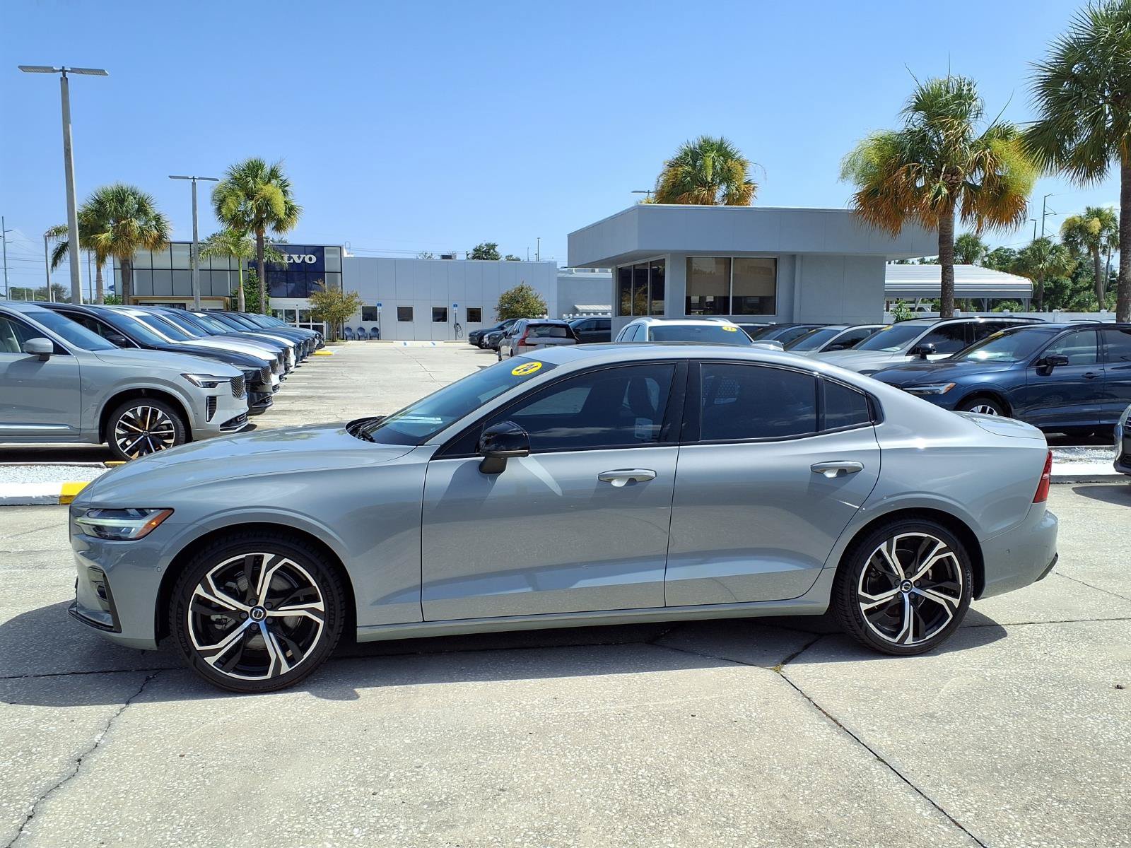 Certified 2024 Volvo S60 B5 Plus AWD/4WD image 4