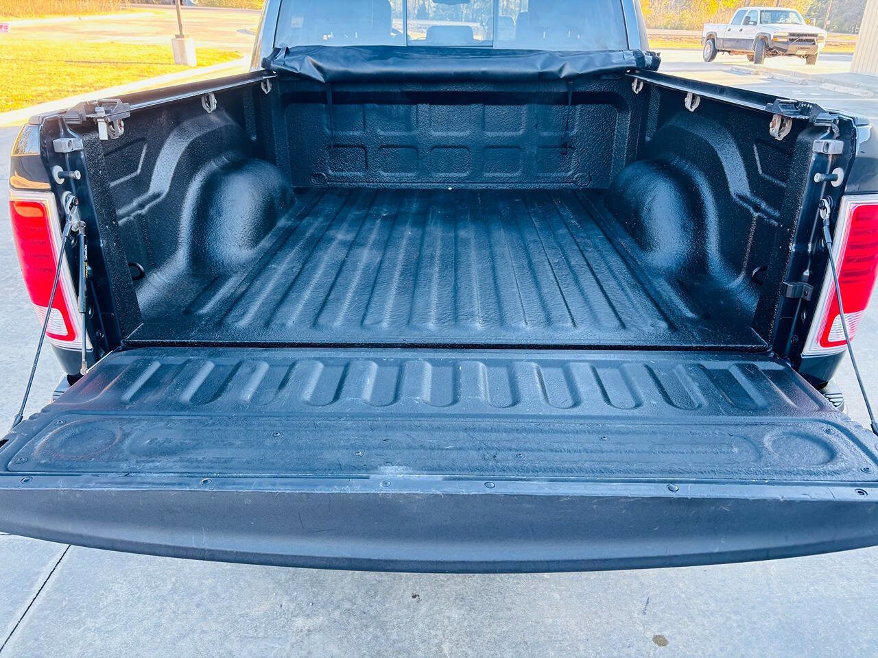 Used 2017 RAM 1500 Laramie w/ Convenience Group AWD/4WD image 32