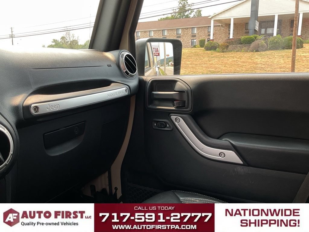 Used 2017 Jeep Wrangler Unlimited Rubicon w/ Connectivity Group AWD/4WD image 26