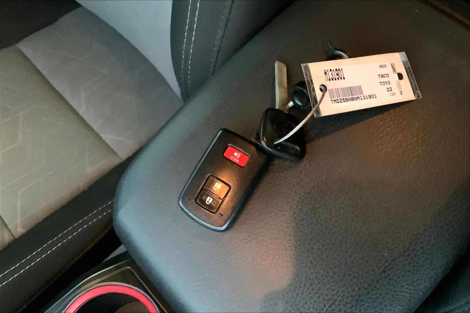 Used 2022 Toyota Tacoma TRD Off-Road w/ Technology Package AWD/4WD image 13