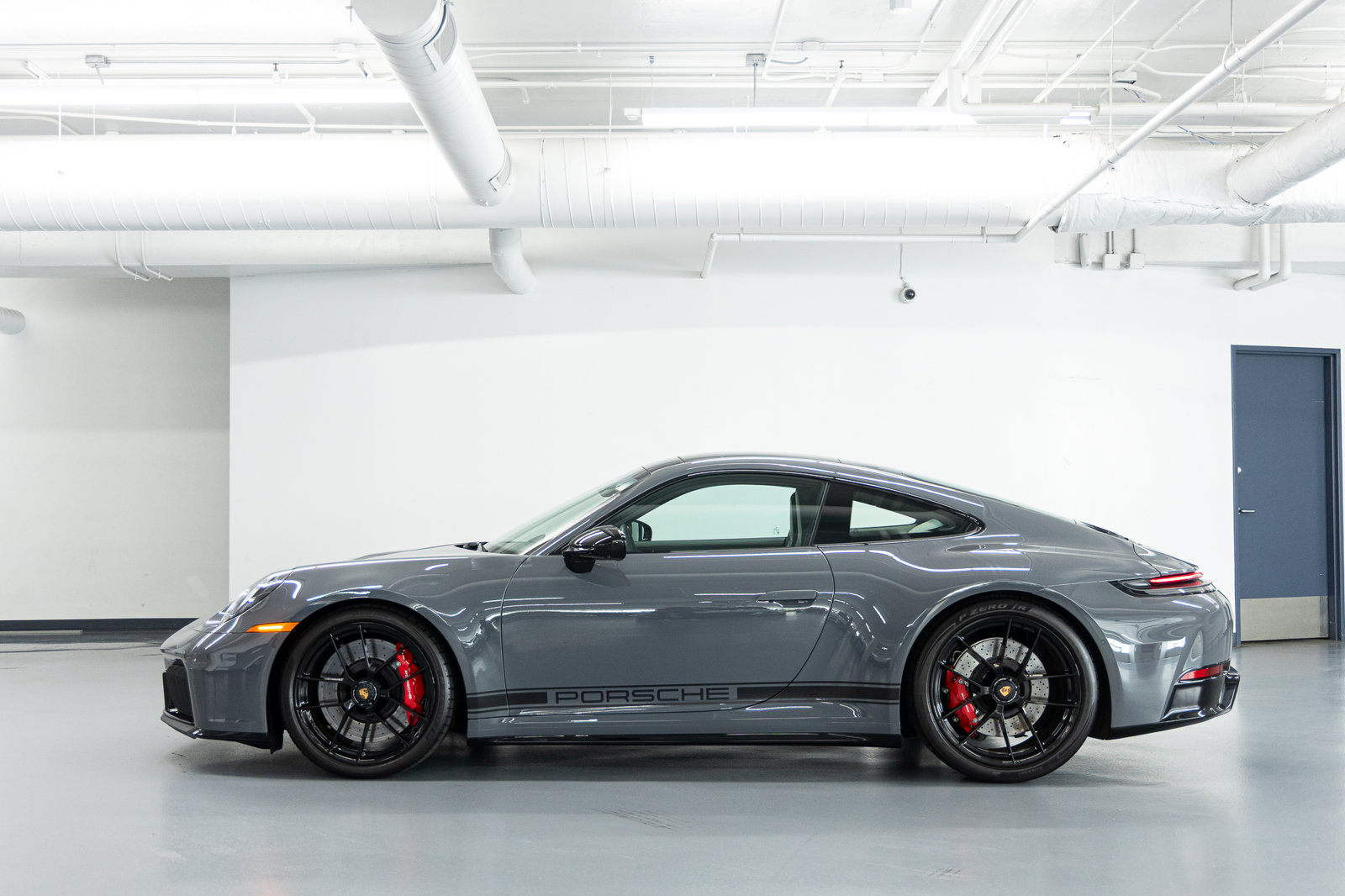 Used 2026 Porsche 911 Carrera GTS RWD image 3