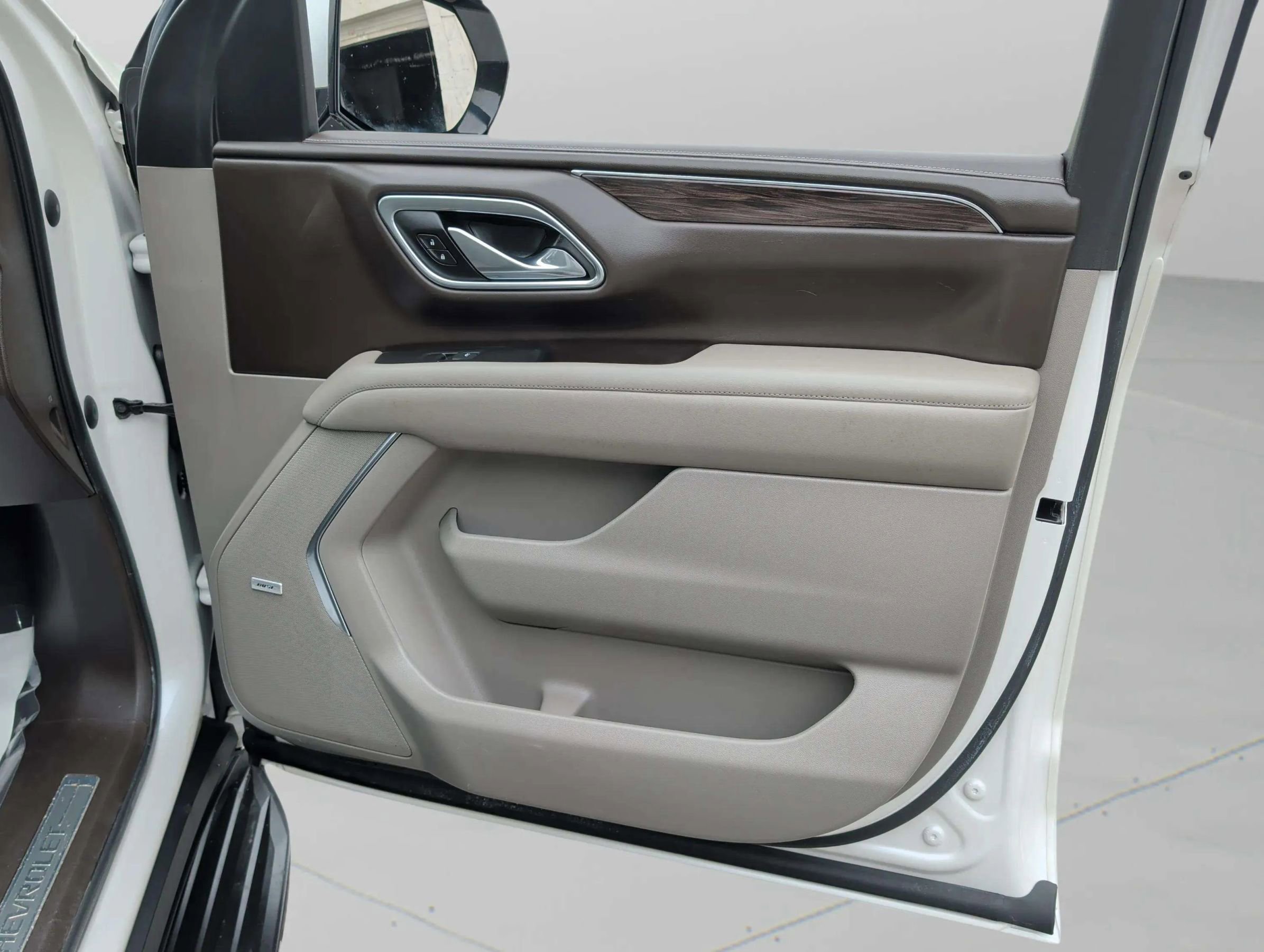 Used 2021 Chevrolet Suburban LT RWD image 17