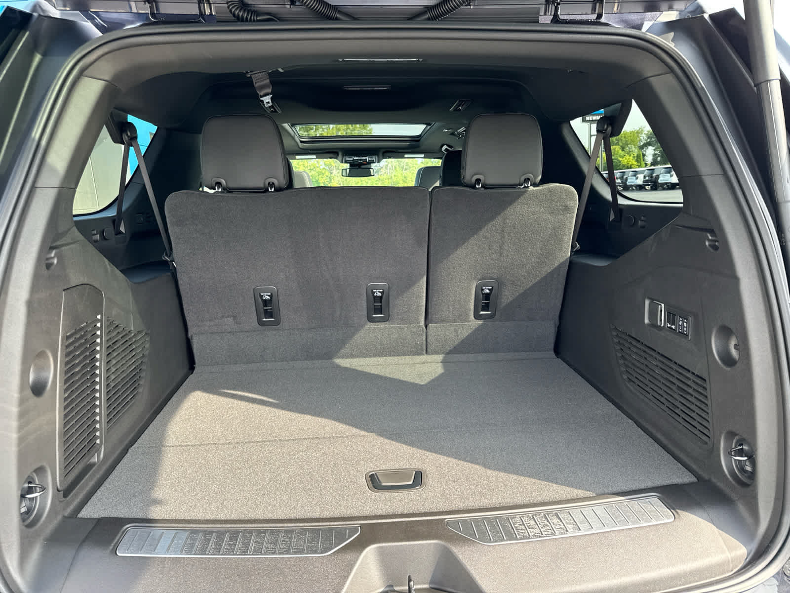 New 2026 Chevrolet Suburban Premier w/ Sun And Tow Package AWD/4WD image 16