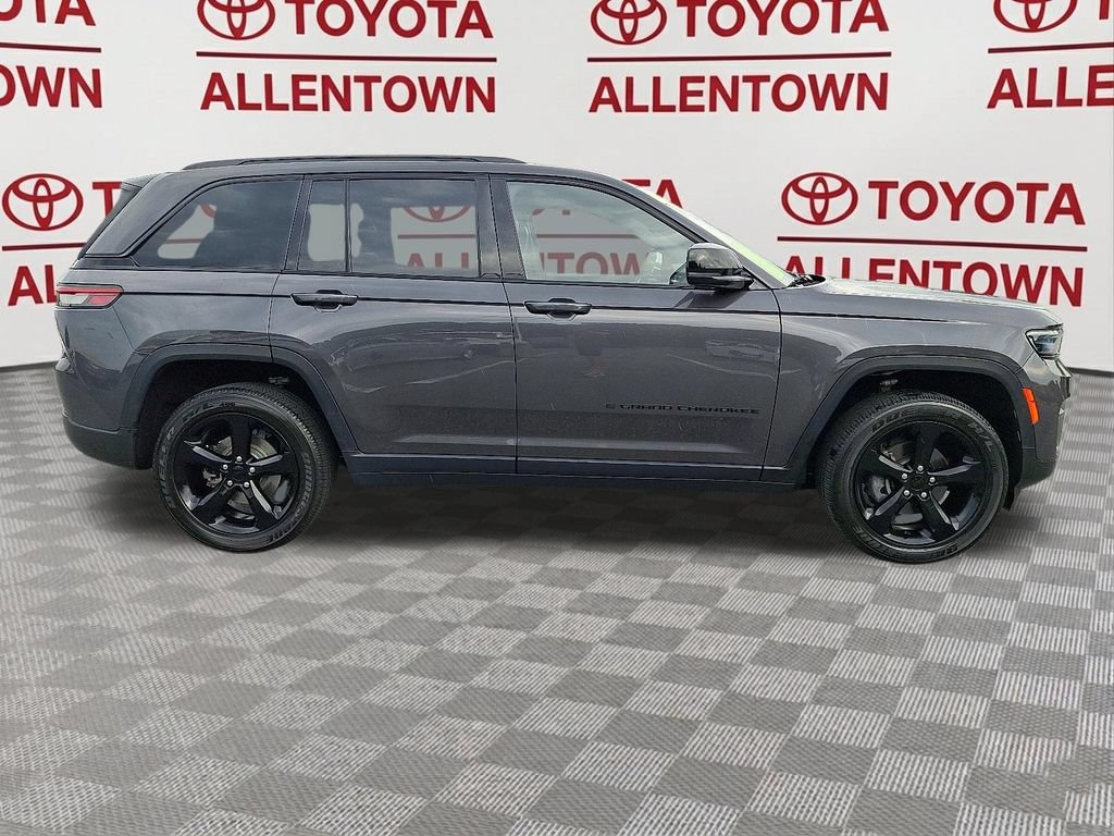 Used 2023 Jeep Grand Cherokee Altitude AWD/4WD image 9