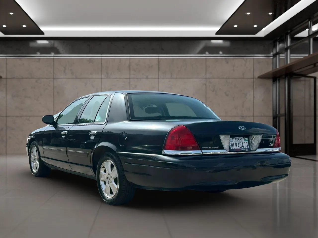 Used 2011 Ford Crown Victoria LX w/ Comfort Appearance Pkg RWD image 2