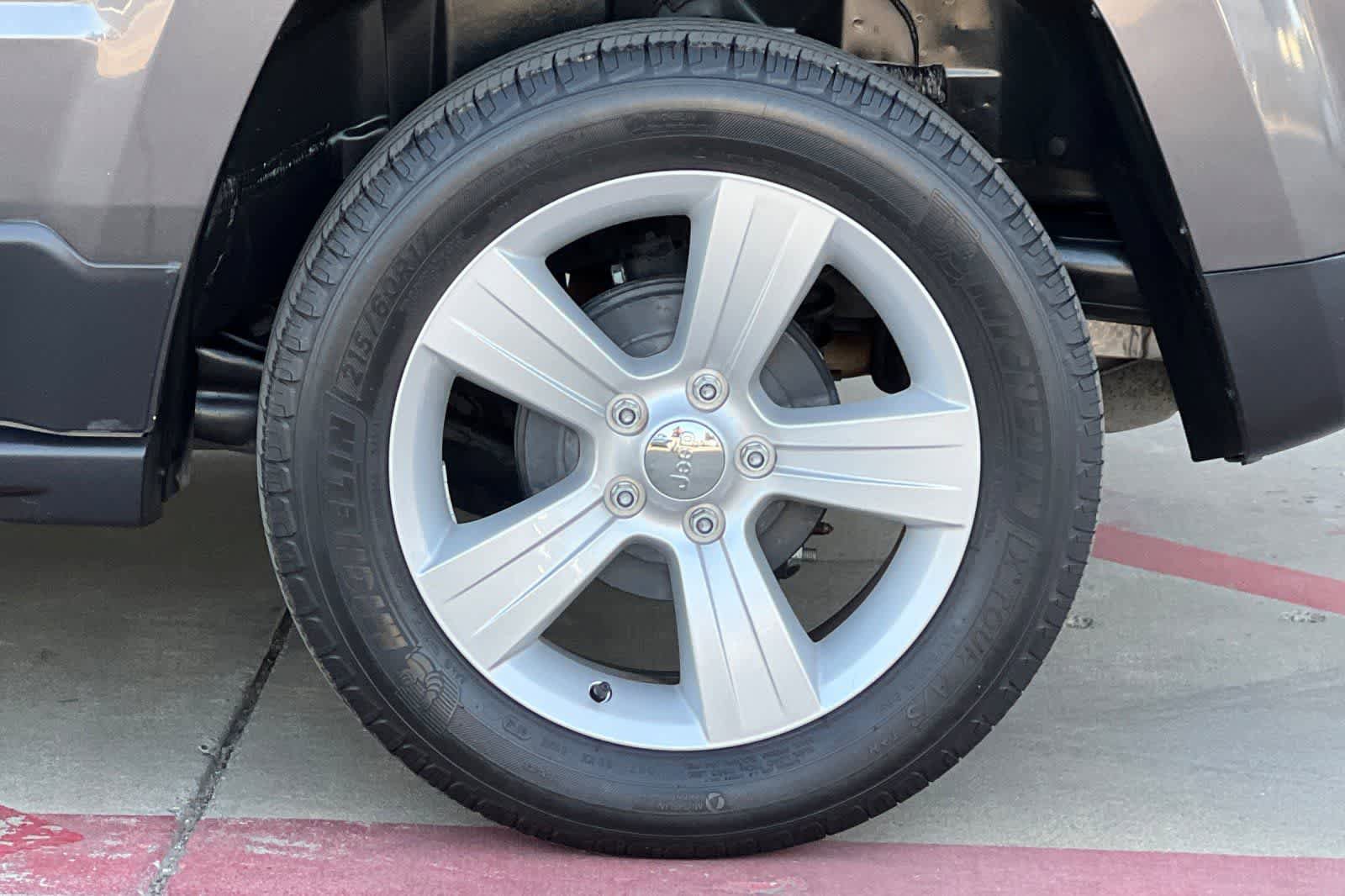 Used 2016 Jeep Patriot Latitude FWD image 12