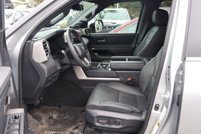 Used 2025 Toyota Tundra Limited AWD/4WD image 25