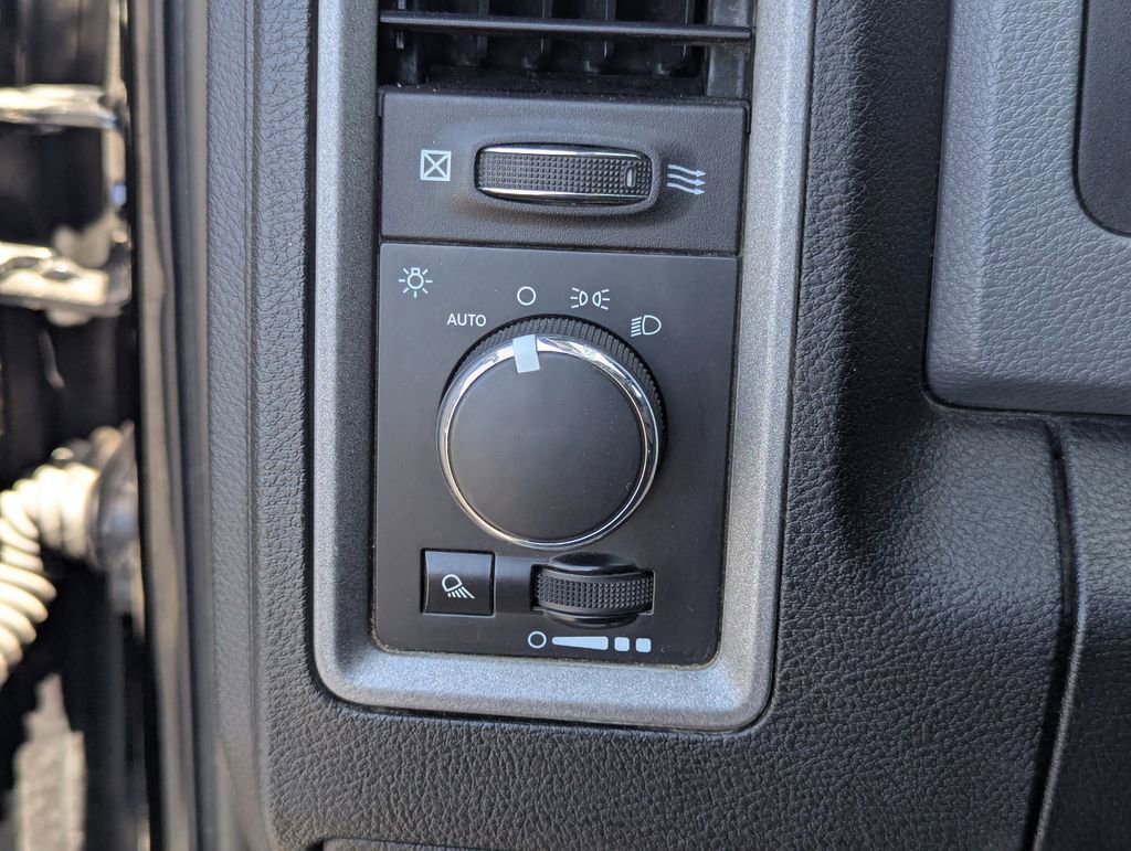 Used 2014 RAM 1500 ST w/ SXT Appearance Group AWD/4WD image 23