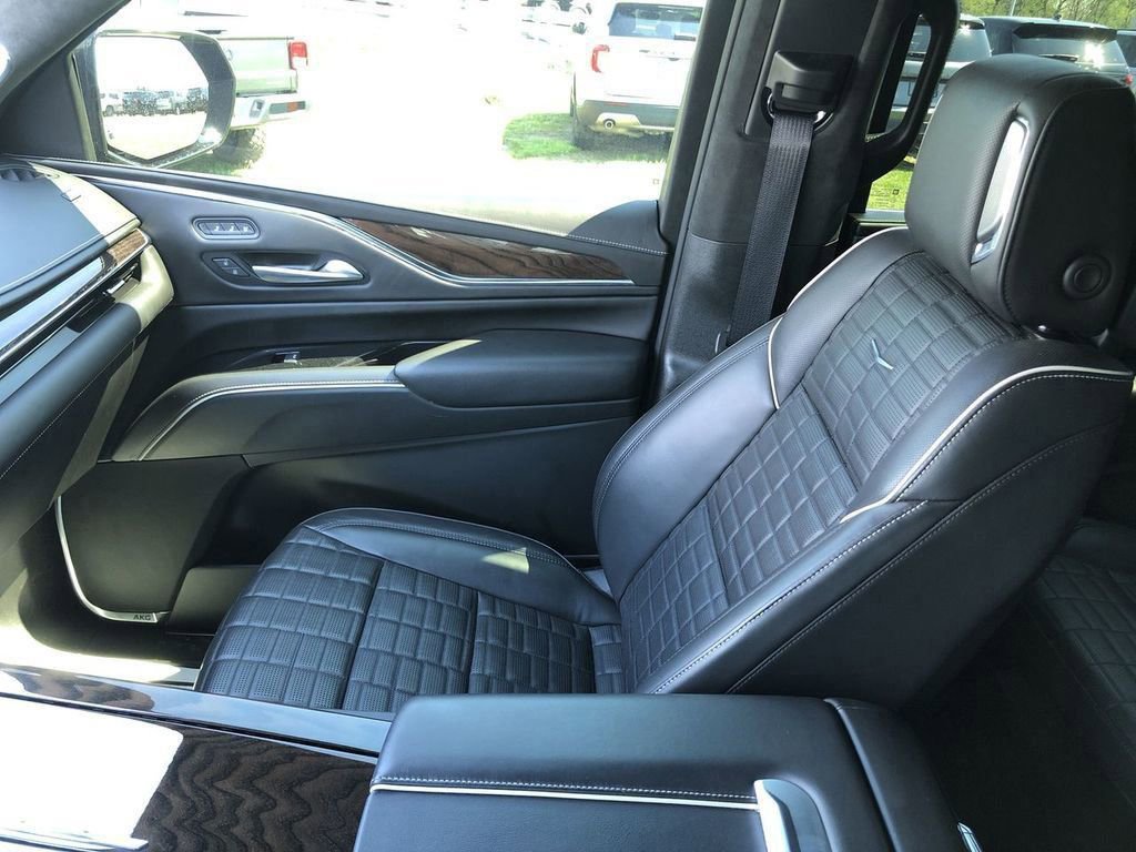 Used 2023 Cadillac Escalade ESV Sport Platinum AWD/4WD image 34