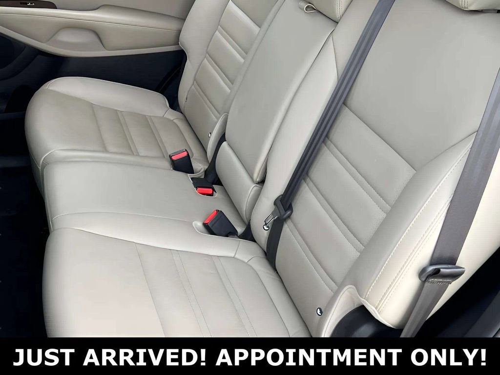 Used 2017 Kia Sorento EX image 11