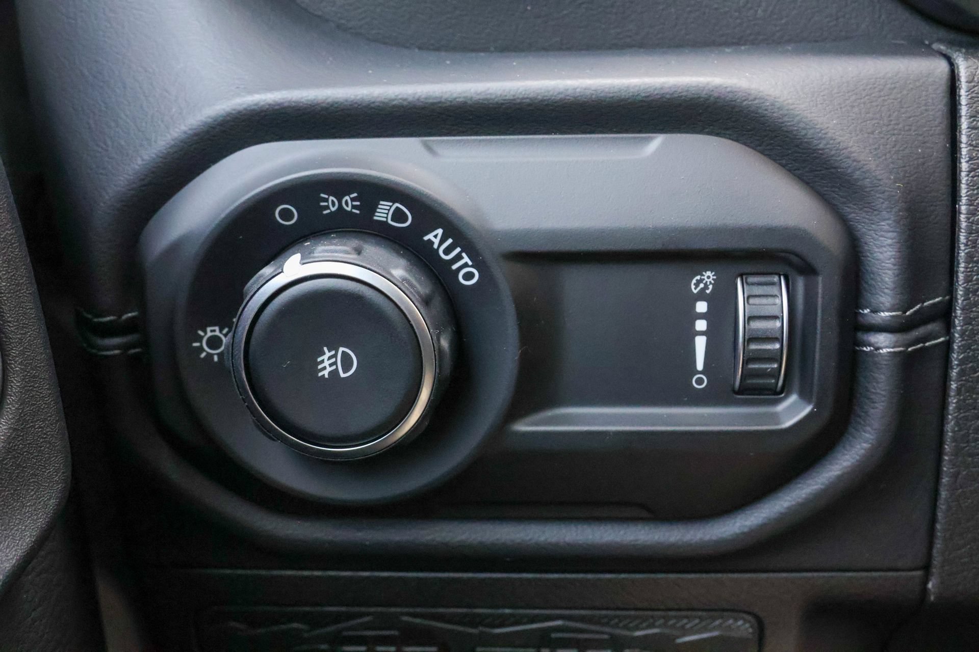 New 2026 Jeep Wrangler Unlimited Sahara AWD/4WD image 30