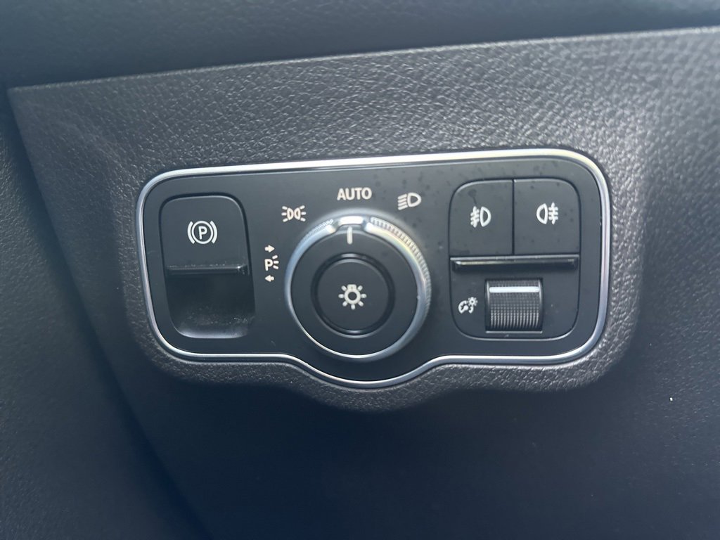 Used 2020 Mercedes-Benz GLB 250 4MATIC image 23