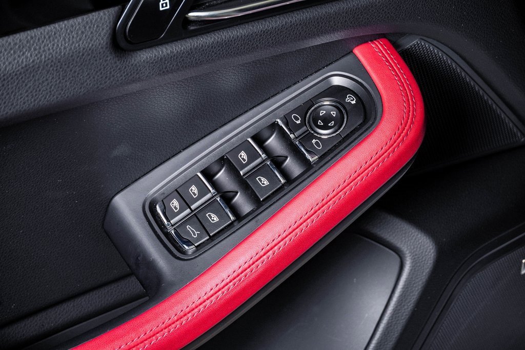 Certified 2025 Porsche Macan image 26