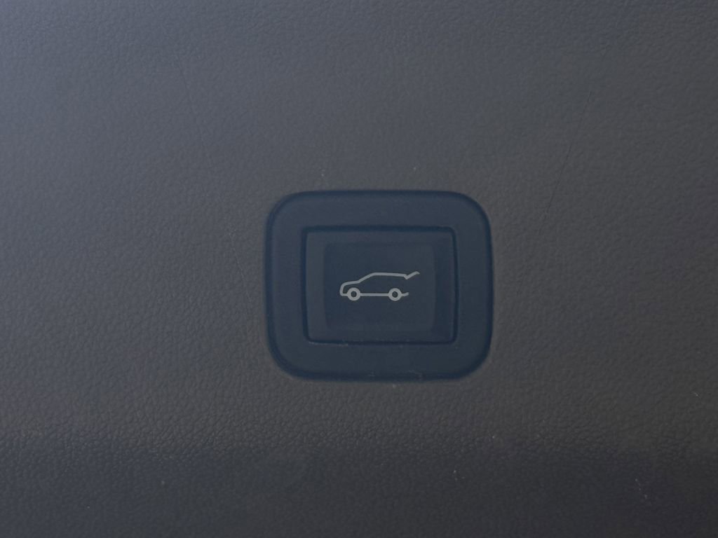 Used 2023 GMC Yukon Denali image 33