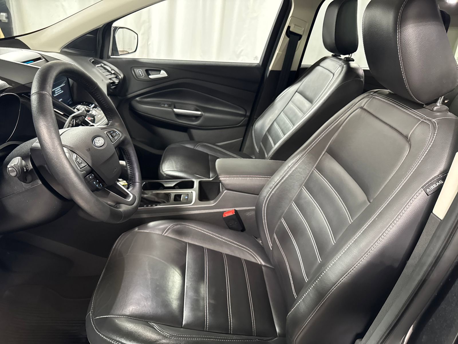 Used 2018 Ford Escape Titanium w/ Ford Safe & Smart Package AWD/4WD image 3