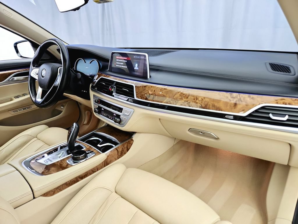 Used 2018 BMW 740e xDrive AWD/4WD image 32
