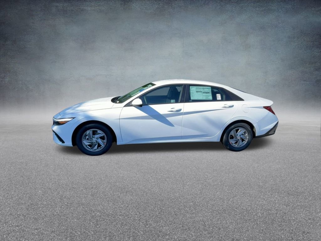 Certified 2025 Hyundai Elantra SE image 11