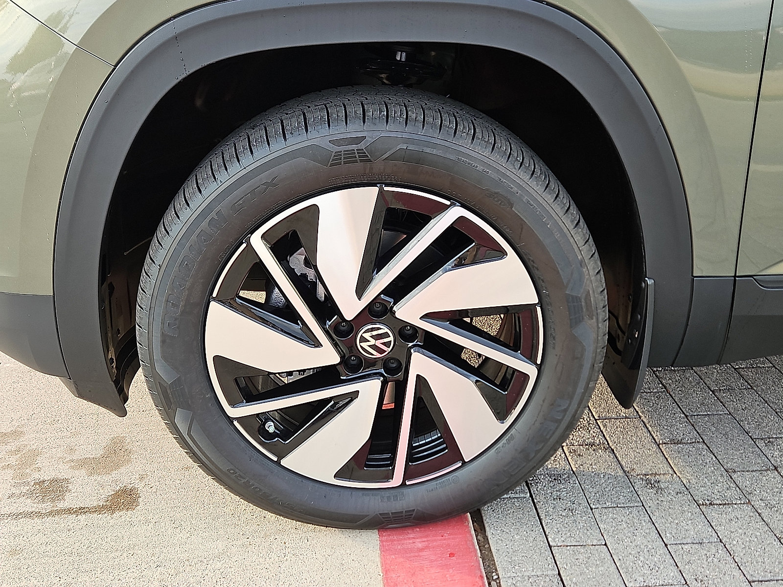 New 2026 Volkswagen Atlas SE image 6