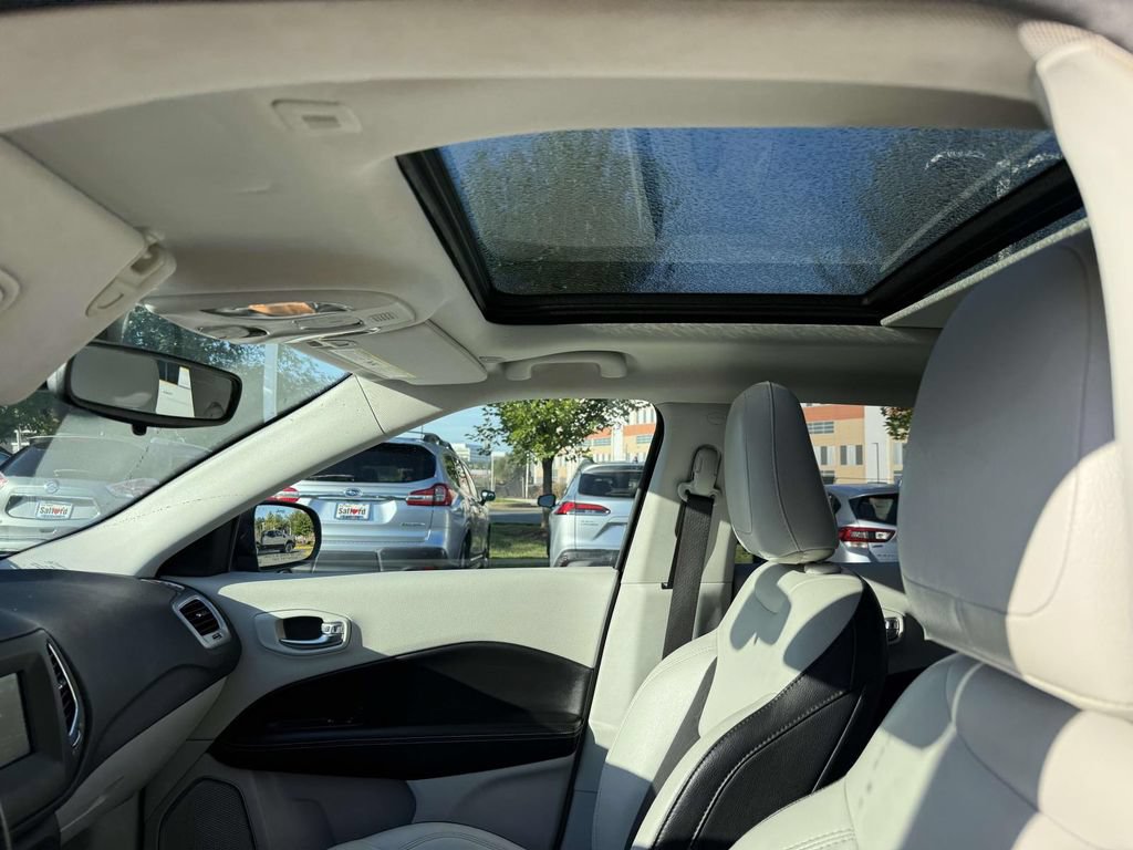 Used 2019 Jeep Compass Latitude FWD image 4