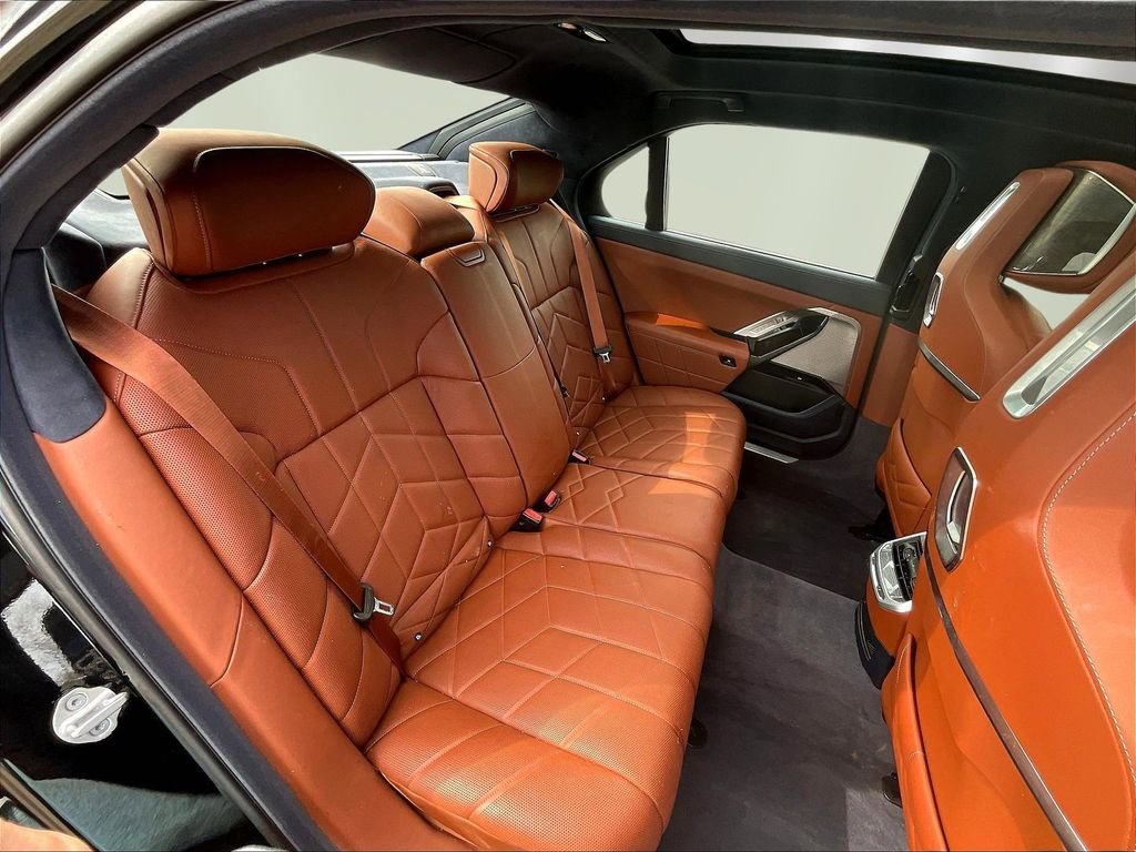 Used 2023 BMW i7 xDrive60 AWD/4WD image 24