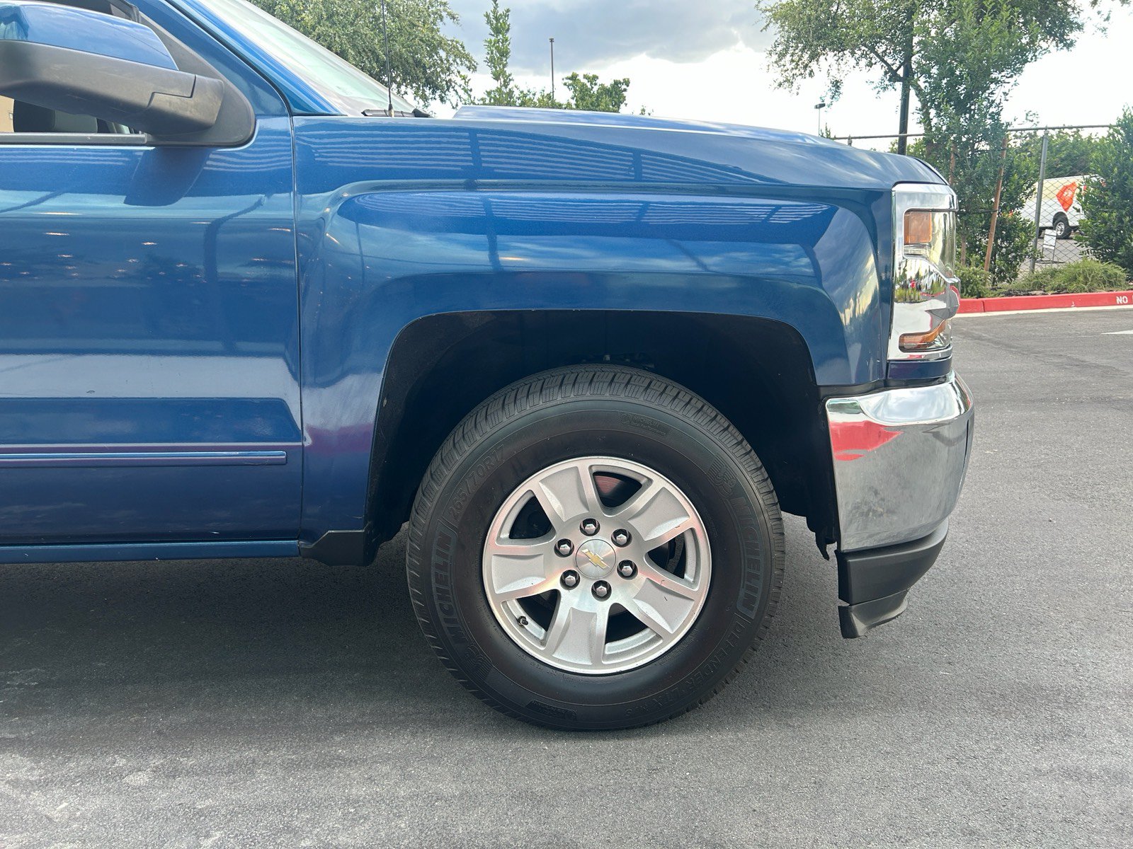 Used 2018 Chevrolet Silverado 1500 LT w/ All Star Edition RWD image 9