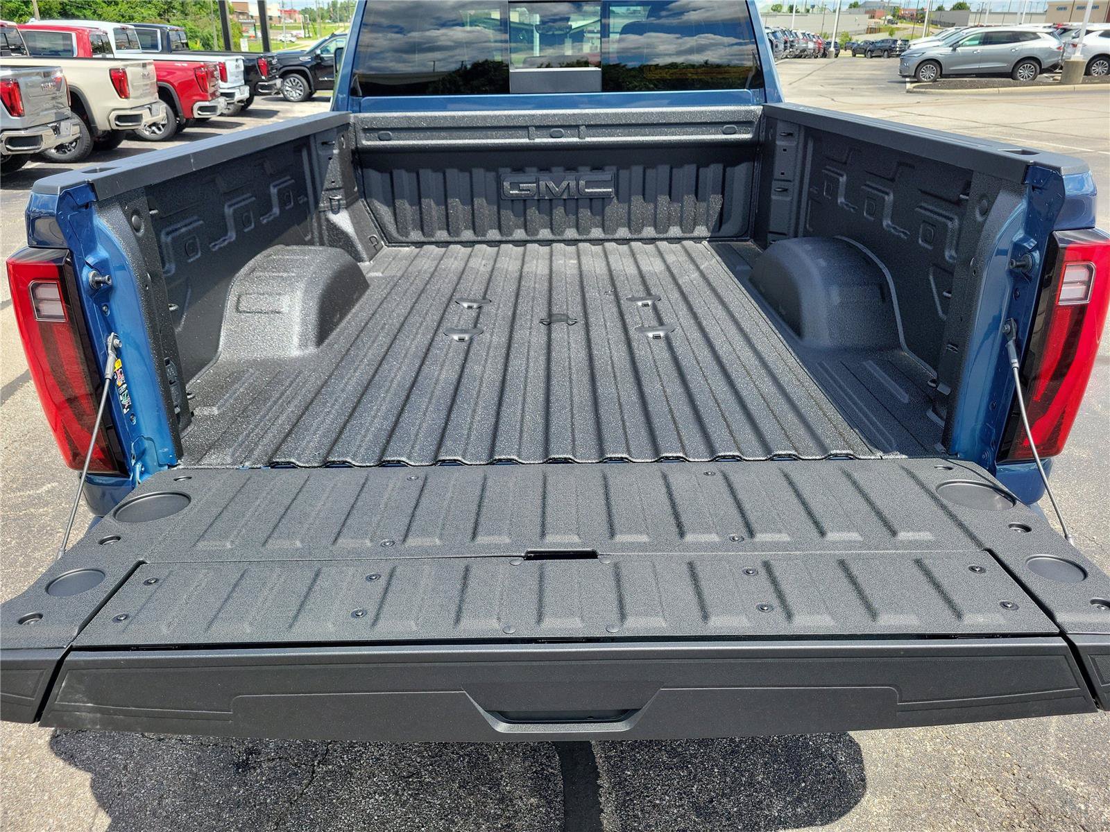 New 2026 GMC Sierra 2500 Denali Ultimate AWD/4WD image 9