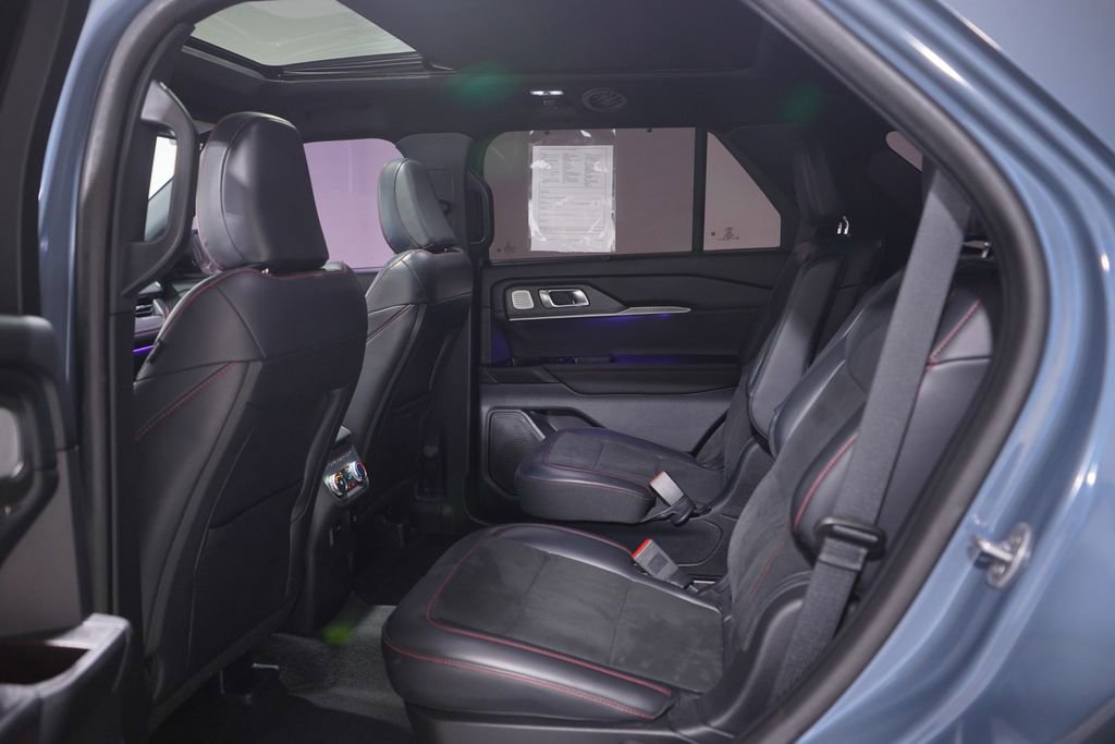 Used 2025 Ford Explorer ST image 9