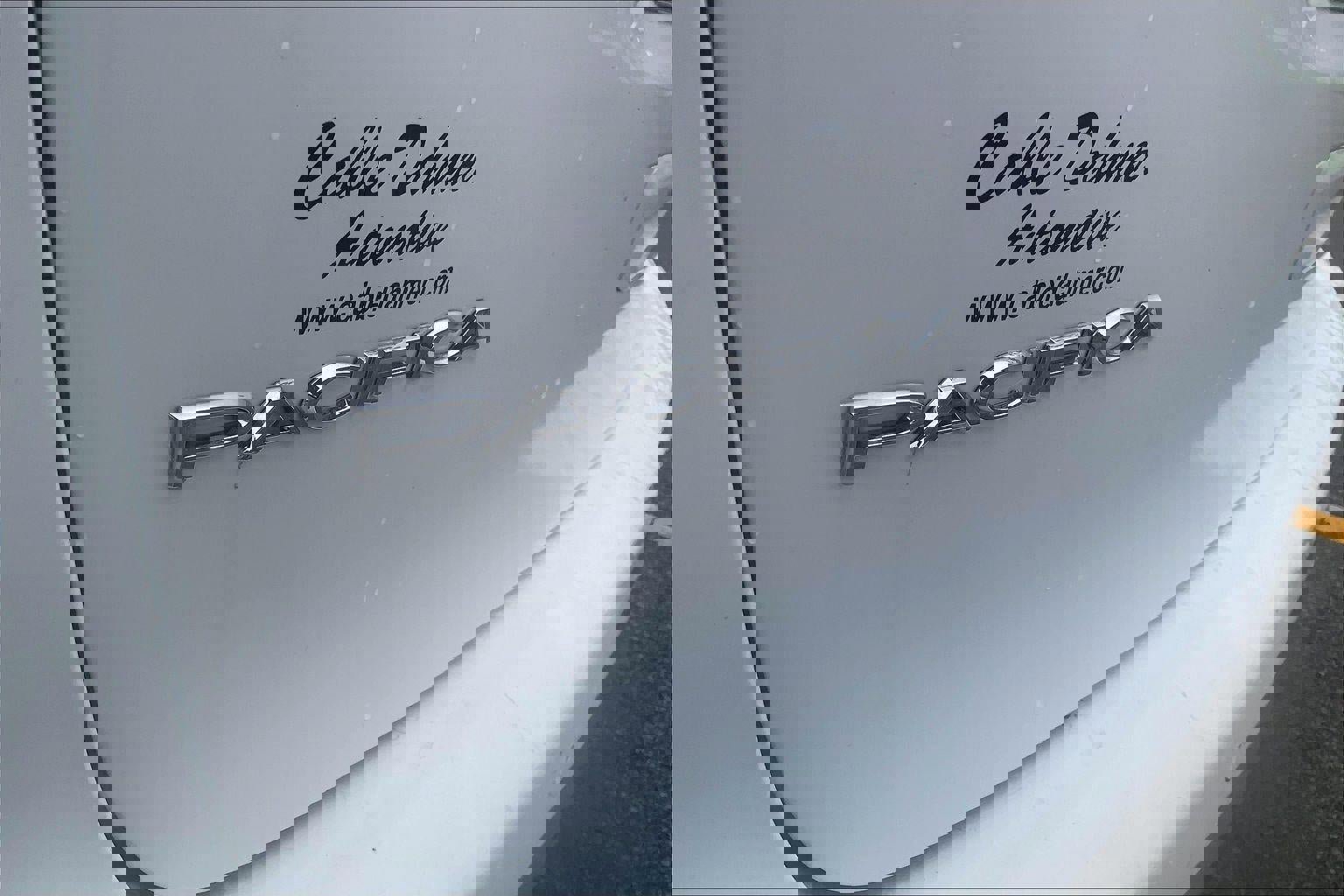 Used 2024 Chrysler Pacifica Touring-L image 30