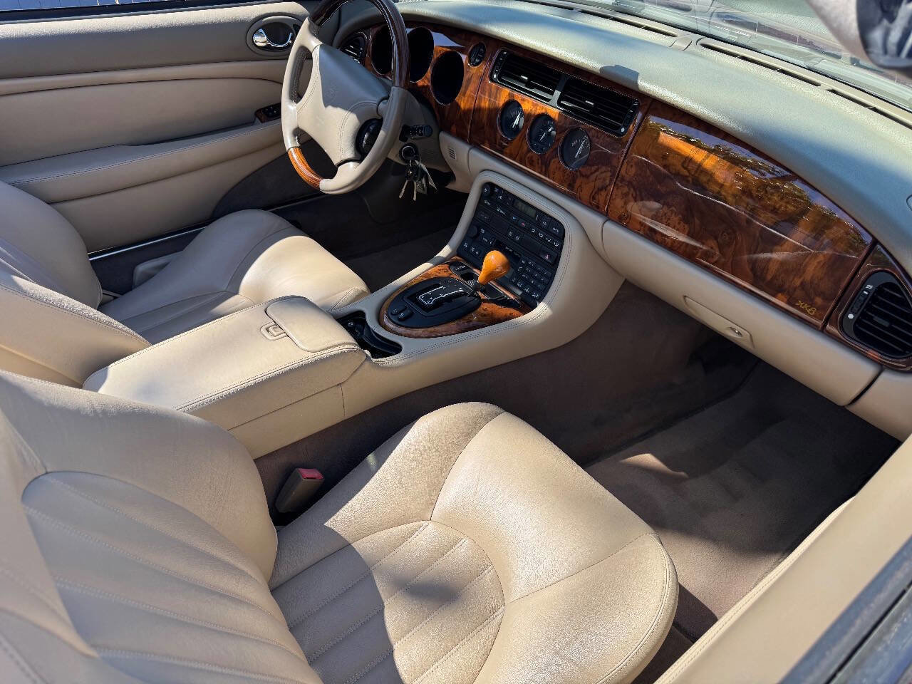 Used 1998 Jaguar XK8 Convertible image 4