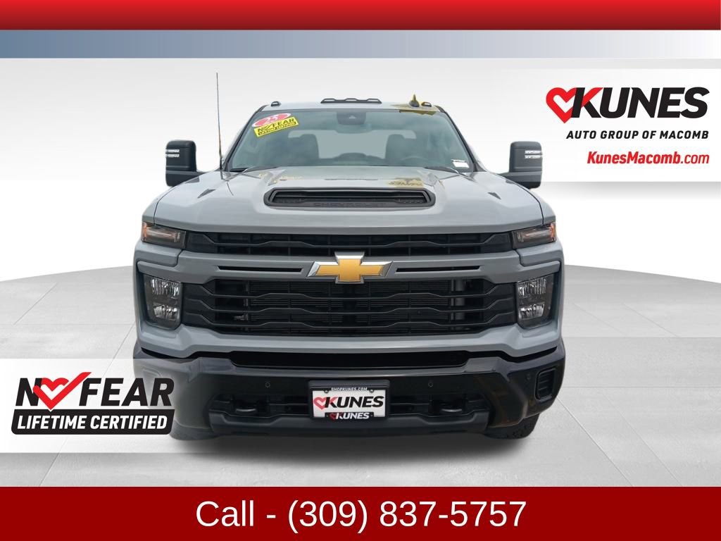 Used 2025 Chevrolet Silverado 2500 Custom w/ Custom Value Package image 2