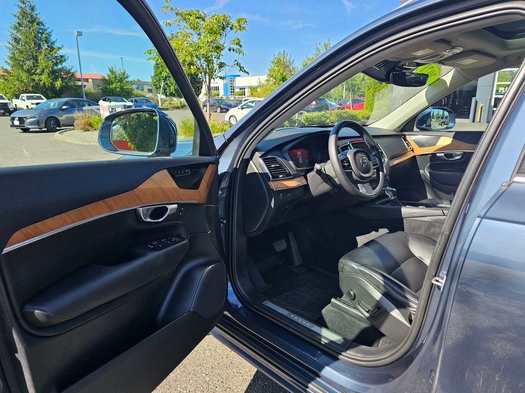 Used 2021 Volvo XC90 T6 Momentum AWD/4WD image 16