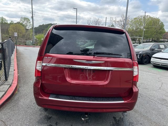 Used 2016 Chrysler Town & Country Touring-L image 4