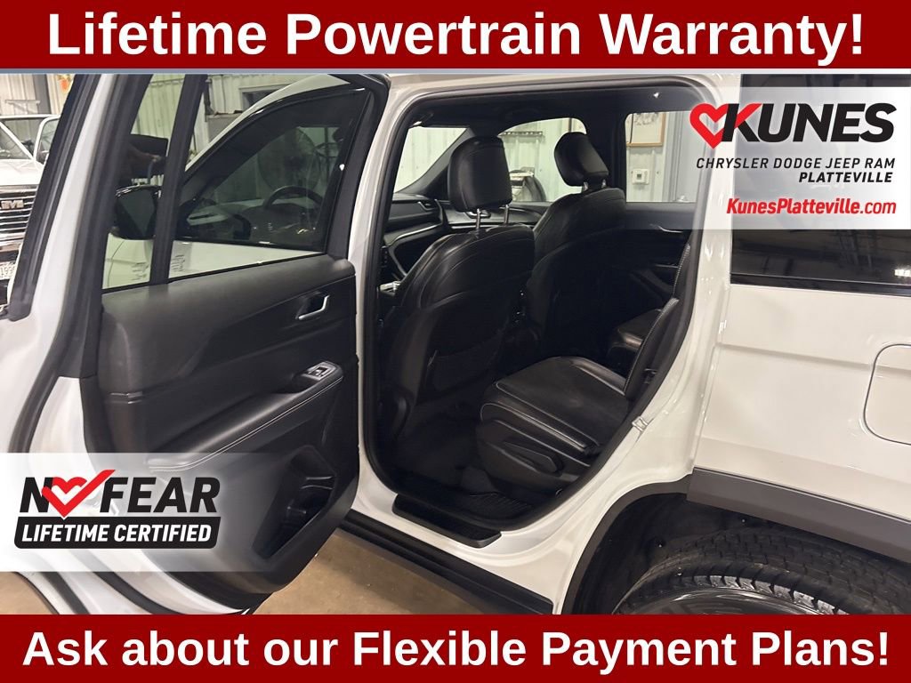 Used 2023 Jeep Grand Cherokee L Laredo image 17