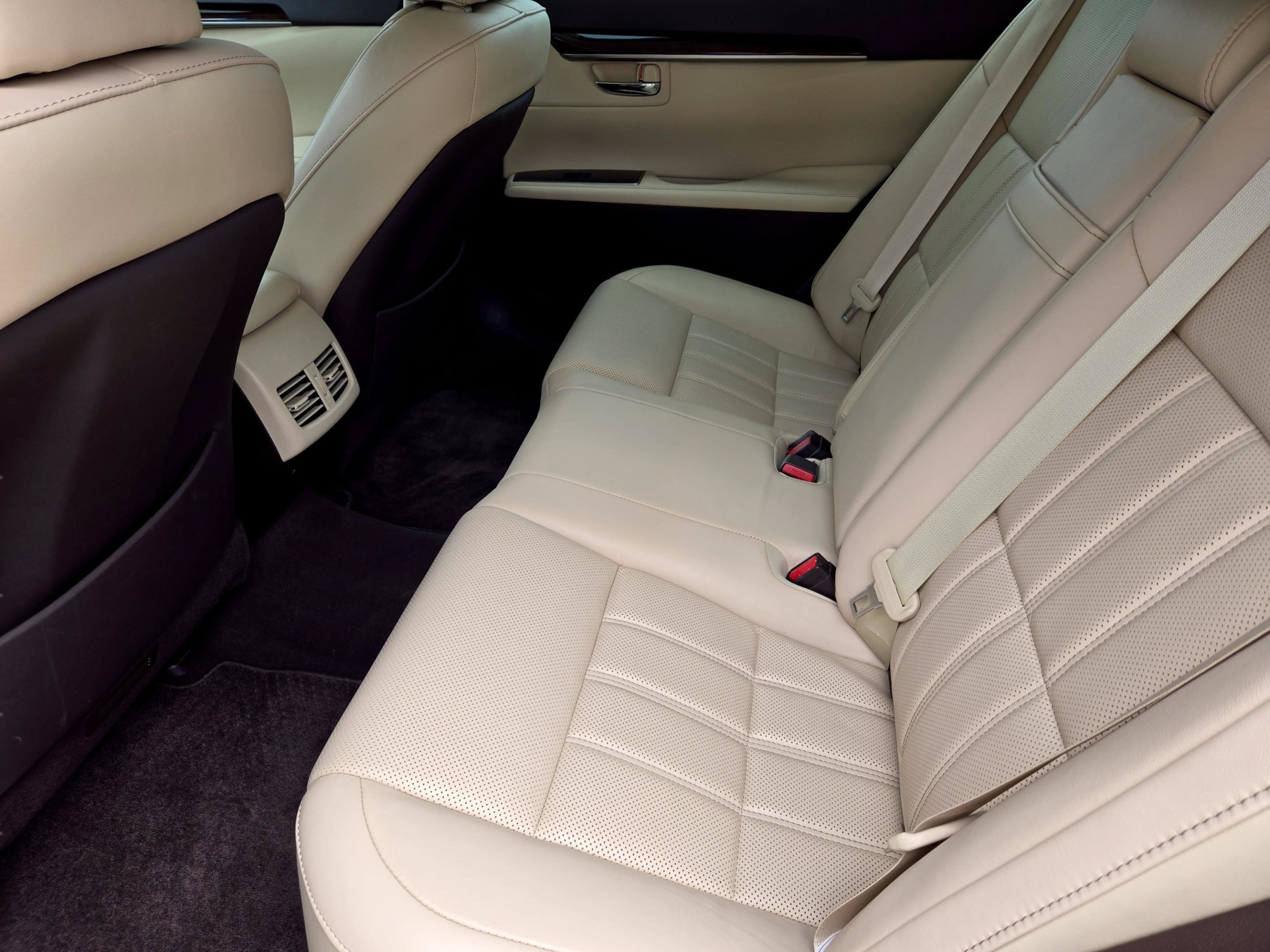 Used 2018 Lexus ES 350 w/ Luxury Package w/Wood Trim FWD image 31