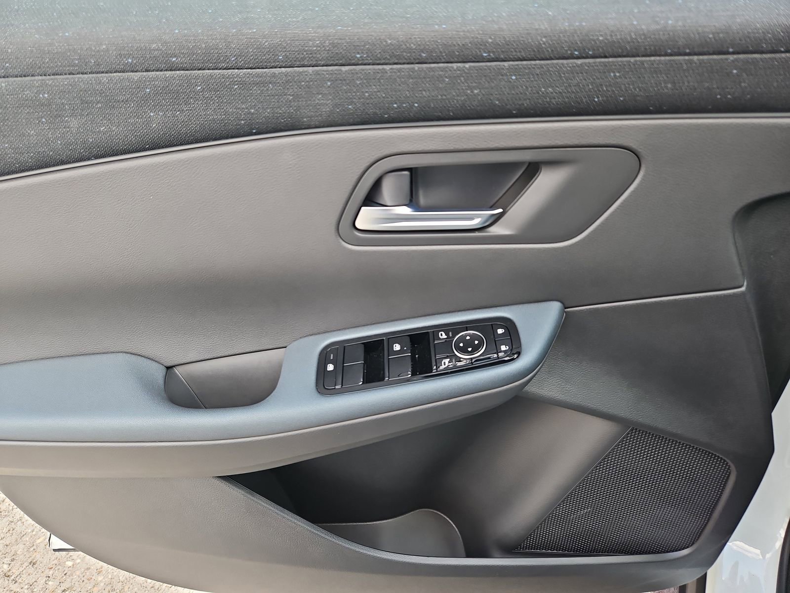 New 2026 Nissan Leaf SV+ w/ Floor Mat Package (SV+) FWD image 9