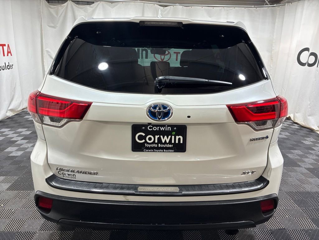 Used 2019 Toyota Highlander XLE w/ Carpet Mat Package (TMS) AWD/4WD image 7