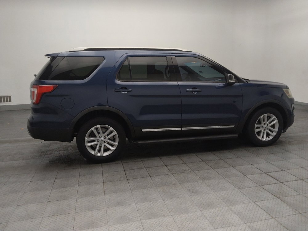 Used 2017 Ford Explorer XLT w/ Equipment Group 201A FWD image 10
