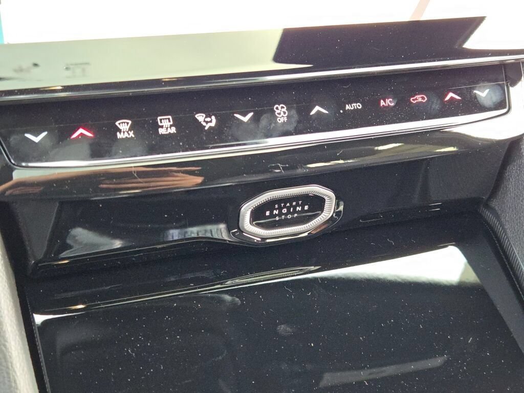New 2026 Jeep Grand Cherokee Altitude AWD/4WD image 32