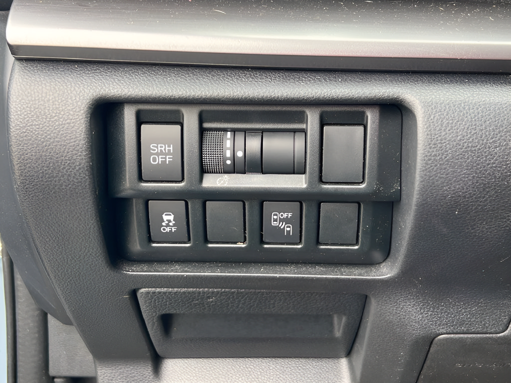 Used 2019 Subaru Crosstrek 2.0i Limited w/ Moonroof Package w/Navigation AWD/4WD image 19